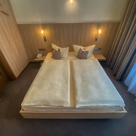 Partner Berliner Hof מלון 3*