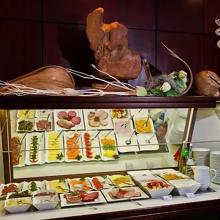 Partner Berliner Hof מלון 3*