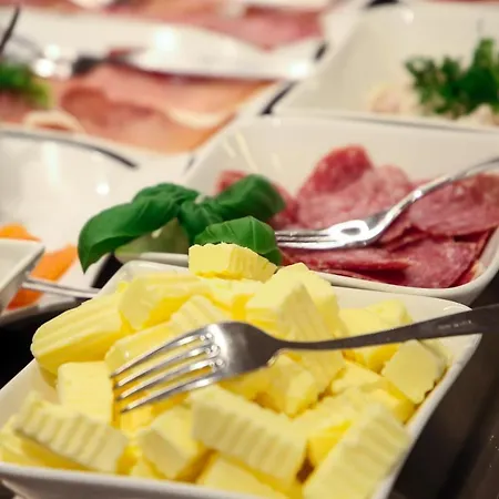 מלון Partner Berliner Hof 3*